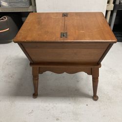 Ethan Allen Doughboy Flip Top End Table