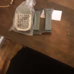 Brand New BATH And Body Clip And 2 Refills 