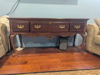 Sideboard table