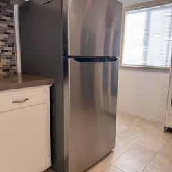 LG Stainless Steel Refrigerator – Clean, Works Perfectly