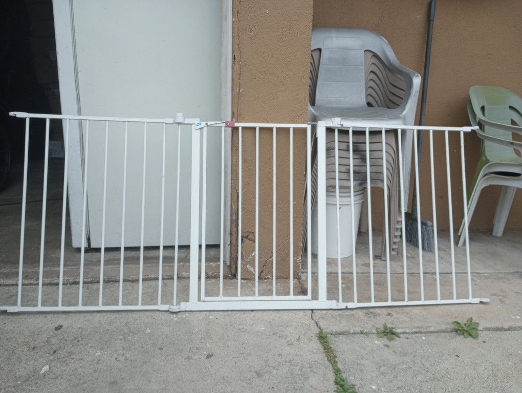 DOG GATE 24" TALL BY 75" LONG