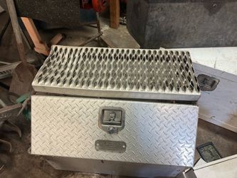 Side mount tool box for truck