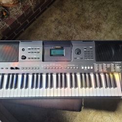 YAMAHA PSR 1500 KEYBOARD  61 KEYS 