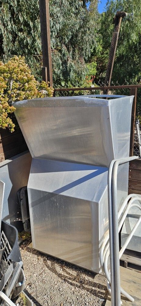 Aluminum Pilot House.