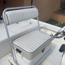 boat seat / asiento de bote