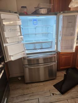 LG Fridge for repair/parts