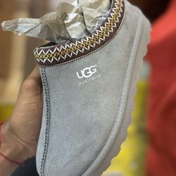 Women Uggs 