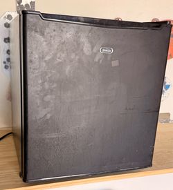 Sunbeam 1.7 Cu. Ft. Mini Fridge REFSB17B