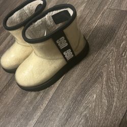 Kids Ugg Size 1y