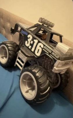 Austin 3:16 Crash Truck With Figurine 