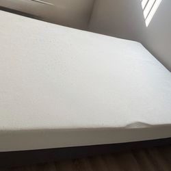 Queen size memory foam mattress