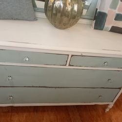 CUTE DRESSER OR BUFFET AT PICKY PINCHERS 801 TURNER ST CLEARWATER OPEN TODAY 12-4 FREE DELIVERY  GO BOLTS SALE OPEN ON SUNDAYS