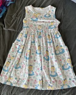 Adorable Alice in wonderland Disney Dress Size 7/8