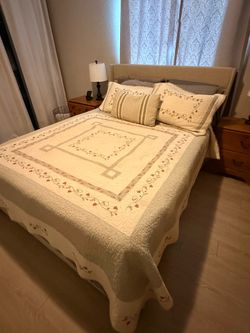 Queen Size Lift-Up Storage Bed