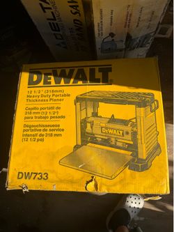 Dewalt DW733 12-1/2" Portable Thickness Planer.