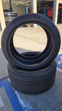 Used Pair Of 325/35/22 Michelin
