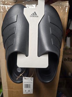 Adidas Adicane Clogs
Size Men’s 7 / Women’s 8