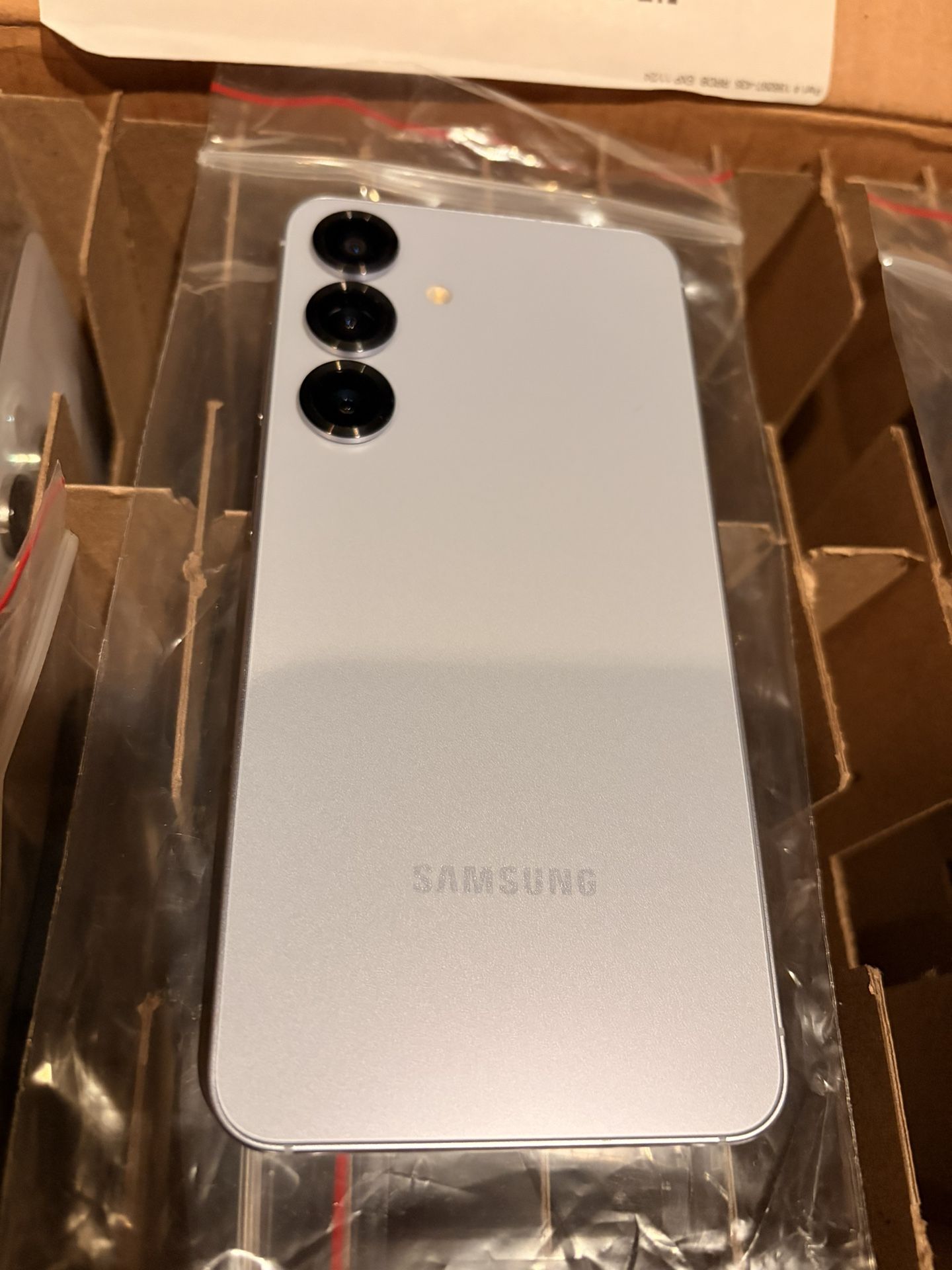 Like New Unlocked Samsung Galaxy S25 (Icy Blue) 128GB