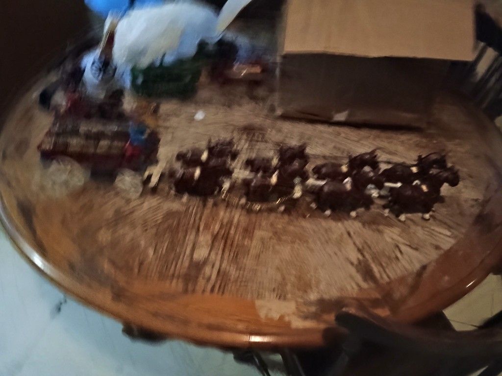 Vintage Cast Iron 6 Horse Clydesdale, 2 Workers & 24 Barrel Buggy