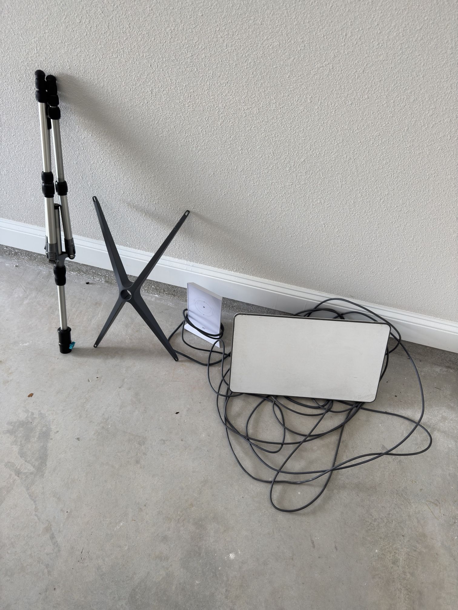 USED STARLINK GEN 3 STANDARD KIT W/ STAND