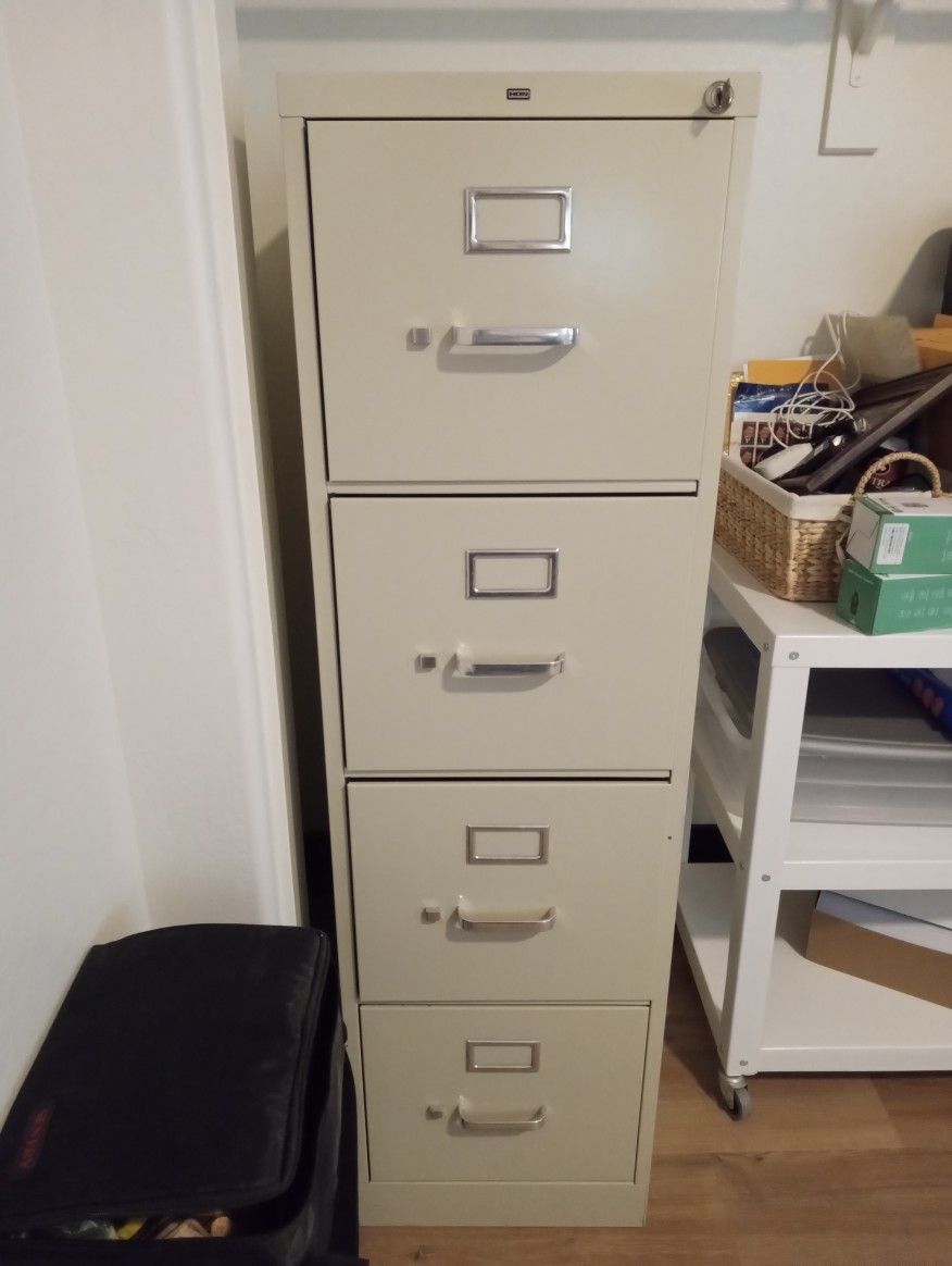 Locking 4 Drawer Metal File Cabinet 