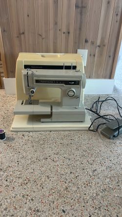 Vintage Kenmore Sewing machine works perfect with light and pedal