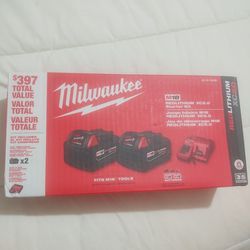 New Milwaukee Pack With 2 Batteries And A Charger