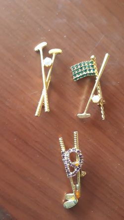 Golf broach