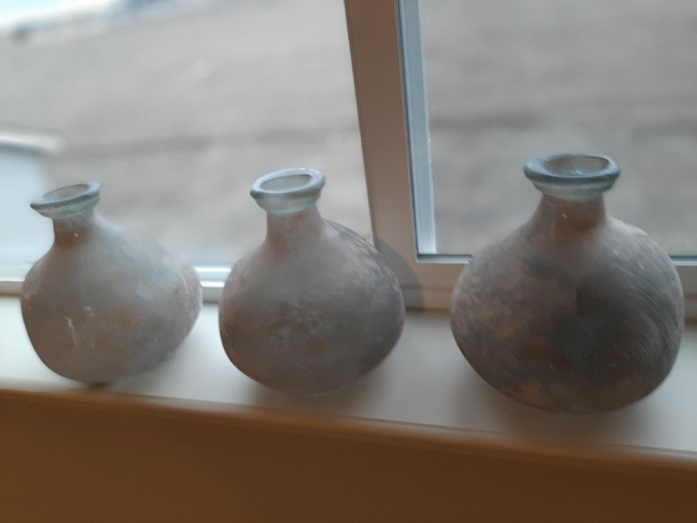 Set of three vases