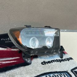 2007-2013 Toyota Tundra Right Headlight