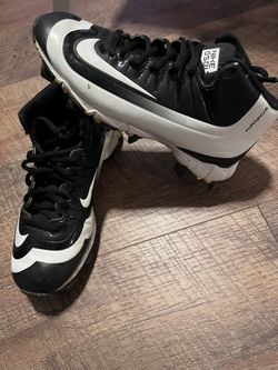 Nike cleats boys size 2