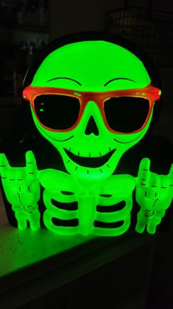 Halloween blow mold decoration Hide & Eek