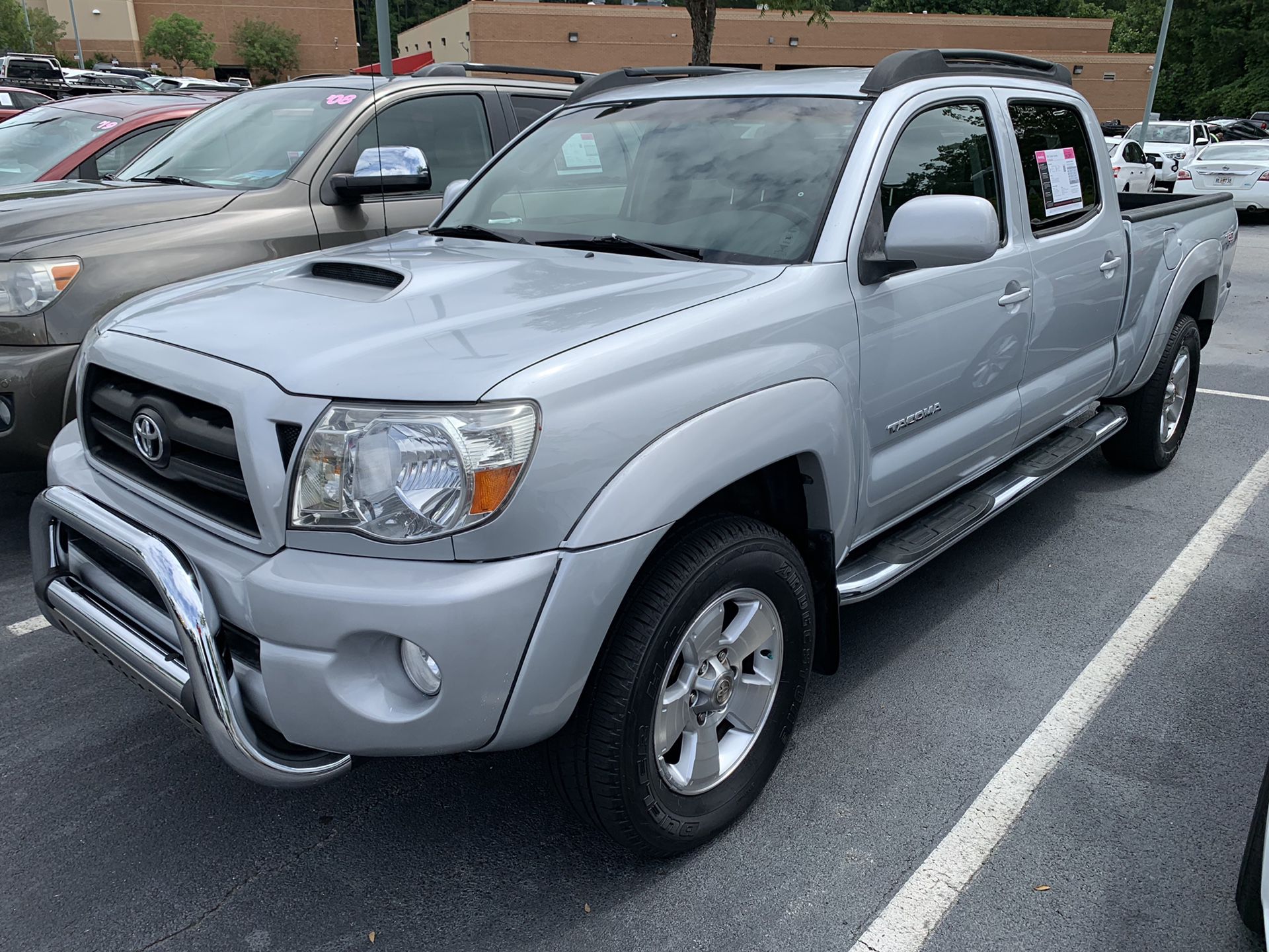 Toyota Tacoma PreRunner 2005. Take it to your house with SSN or Tax ID, Driver License and just $1000 / Llévatela a tu casa con tan solo el Social Se