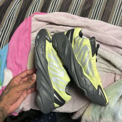 Yeezy 700 