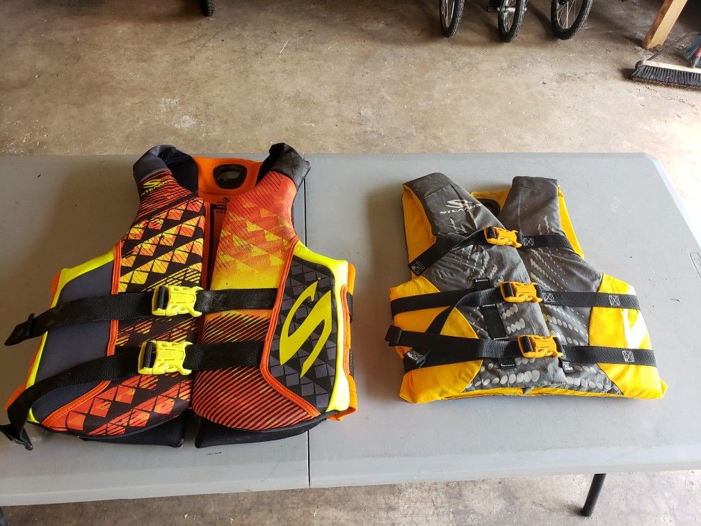 Two Strean Life Vest 1 Adult, 1 Youth