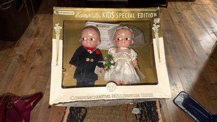 The image shows the Campbell's Kids Special Edition Commemorative Millennium Issue Bride & Groom 12" Doll Set made by Horsman.