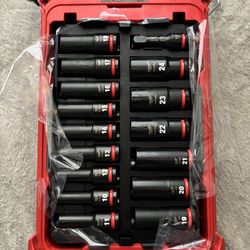 Milwaukee SHOCKWAVE Impact Duty 1/2" Drive Metric Deep Well PACKOUT Socket Set (16-Piece)