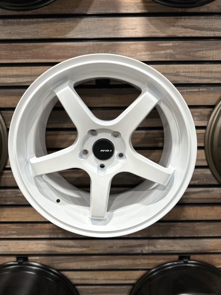 4 new avid wheels AV28 18inch 5x114