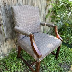 Pretty Arm Chair 