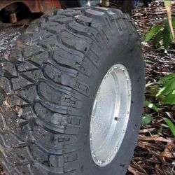 4 wheels and tires mickey Thompson baja 35x 12 .50 r 15 with aluminum wheels  5 x 5.5 139 mm