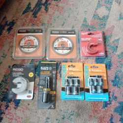 2 RIDGED 4 INCH DIAMOND BLADES 1 RIDGED PIPE CUTTER 1 MILWAUKEE PIPE CUTTER I KLEIN 7 IN 1, 2 SPYDER SOCKET SETS