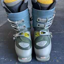 Salomon Ellipse Ski Boot Size 4. 