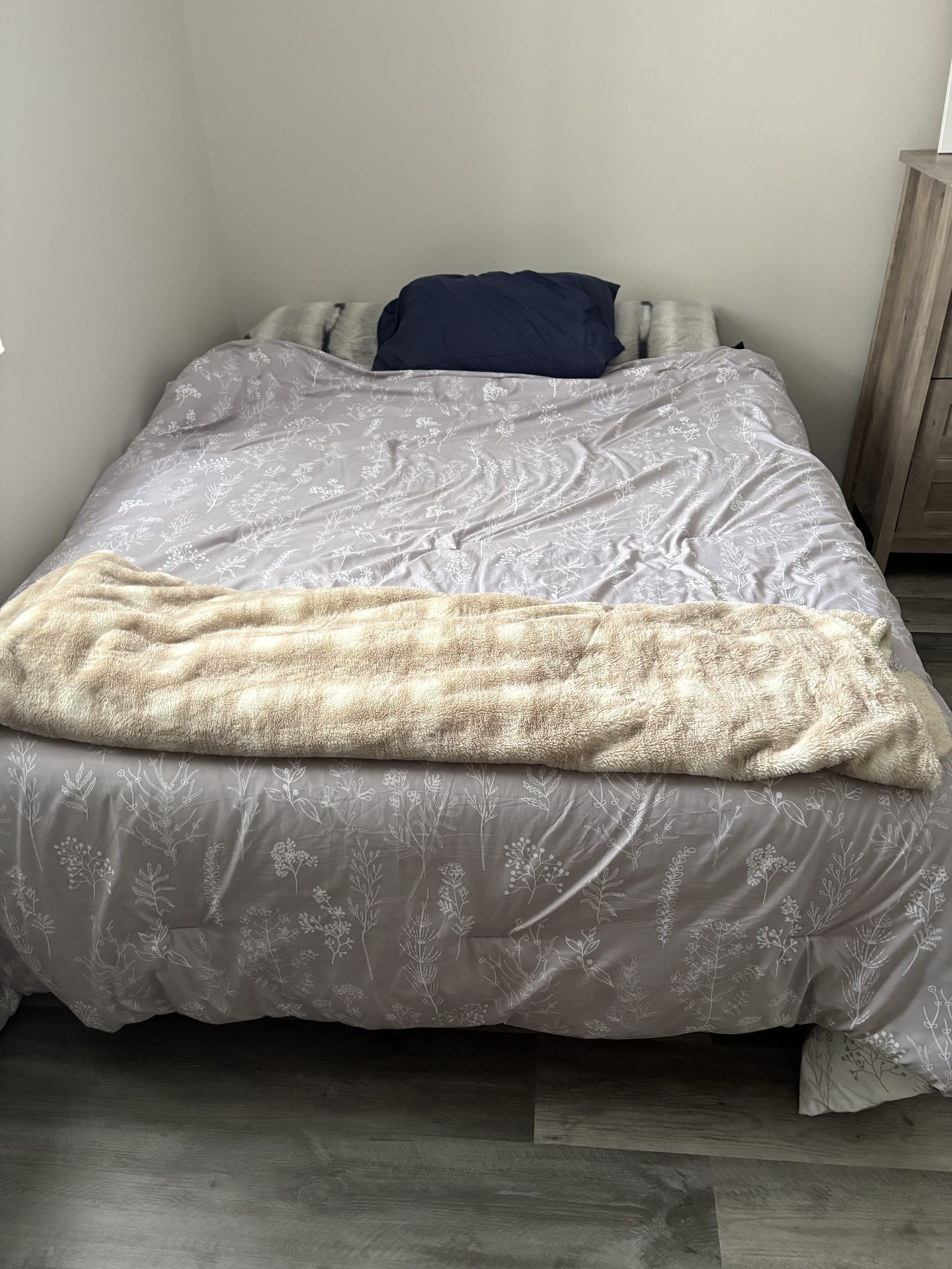 Like-New Queen Bed & Frame – Barely Used