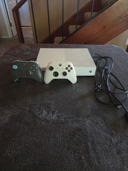 Xbox 1 w 2 controller and cords