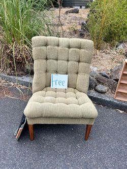 Free arm chair