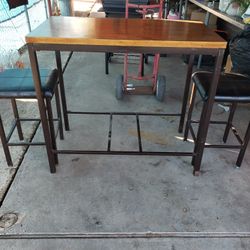Table N 2 Chairs 