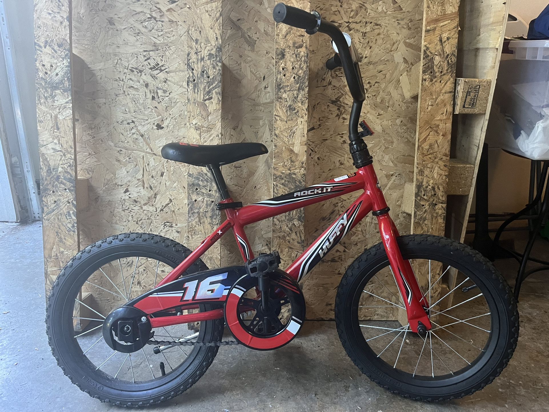 Huffy 16 in bicycle mountain bike Rock It Red kids boys bmx