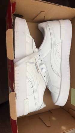 Women’s white pumas 6.5