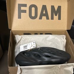 adidas Yeezy Foam RNR Onyx Men’s 11 And 6