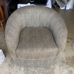 Swivel Chair (Free)